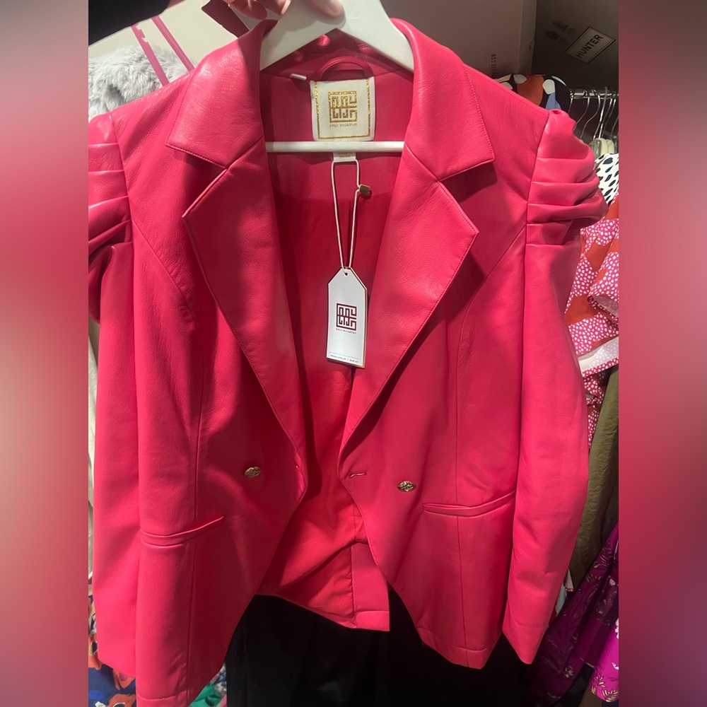 The Emily McCarthy Bradshaw Blazer is the perfect business casual piece
Size S